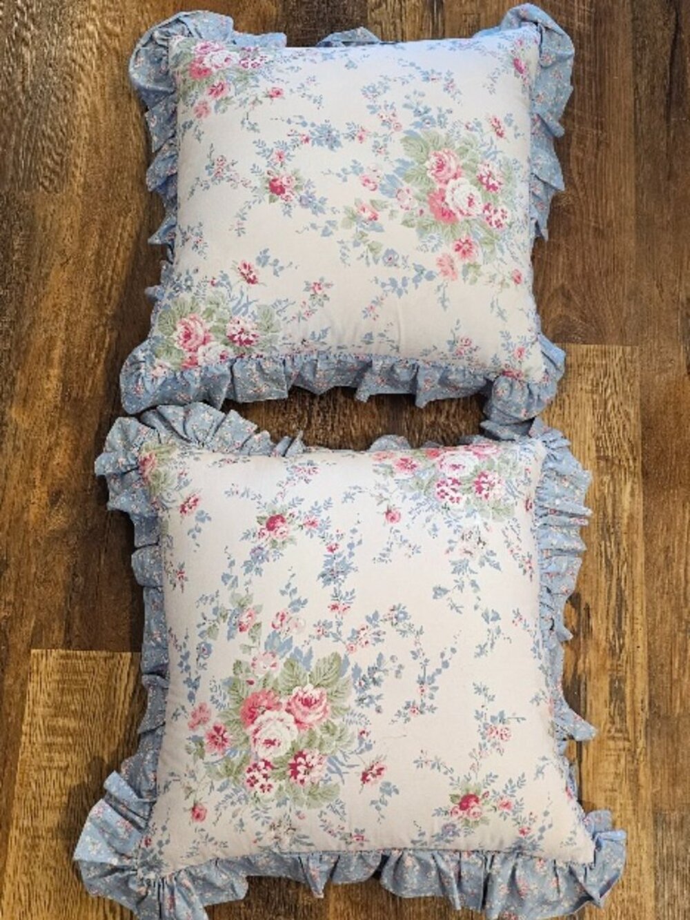 2 Shabby Chic Vintage Style Floral Accent Pillows Ruffled Edges 18" x 18"